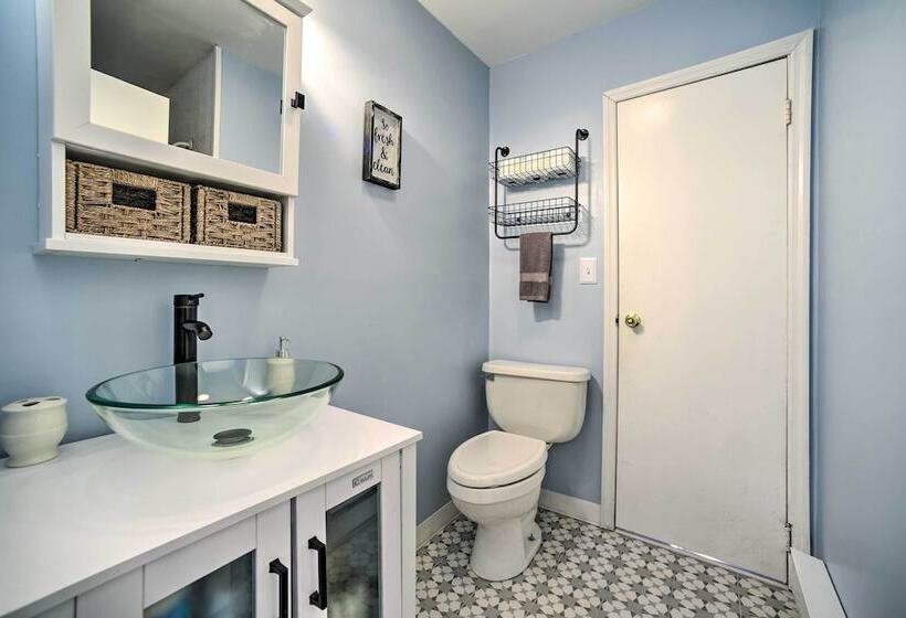 Cozy Retreat W/ Hot Tub, On Sleepy Hollow Lake!