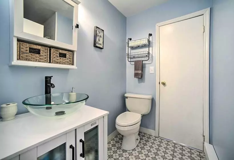 Cozy Retreat W/ Hot Tub, On Sleepy Hollow Lake!