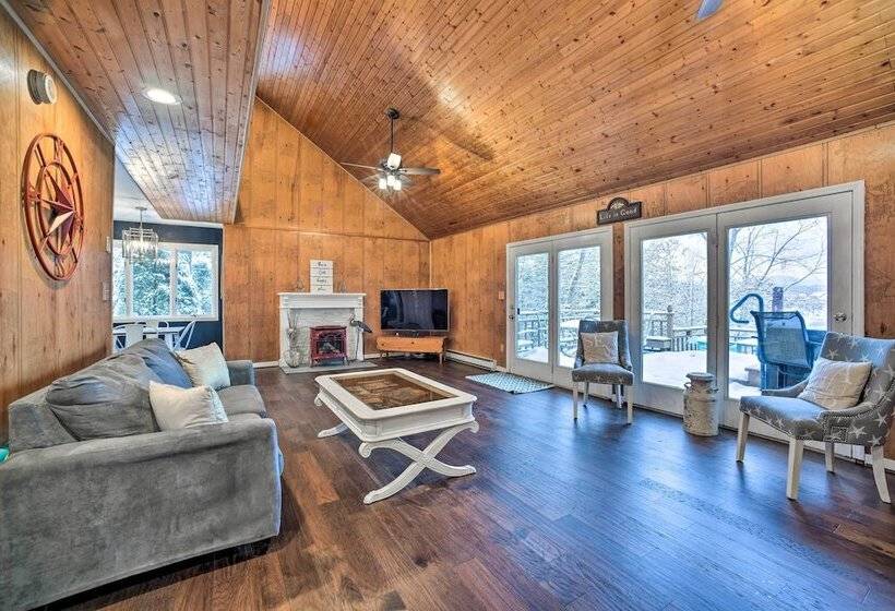 Cozy Retreat W/ Hot Tub, On Sleepy Hollow Lake!