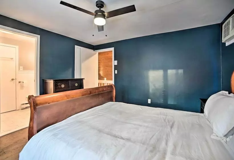 Cozy Retreat W/ Hot Tub, On Sleepy Hollow Lake!