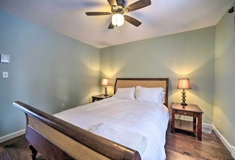 Cozy Retreat W/ Hot Tub, On Sleepy Hollow Lake!