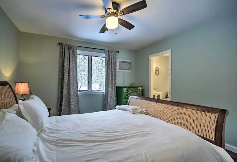 Cozy Retreat W/ Hot Tub, On Sleepy Hollow Lake!