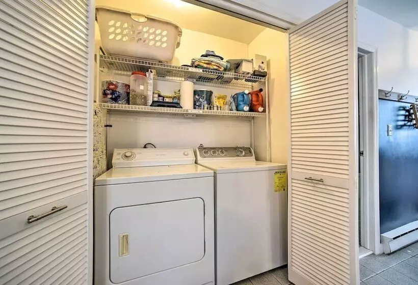 Cozy Retreat W/ Hot Tub, On Sleepy Hollow Lake!