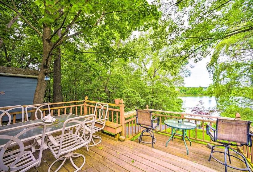 Cozy Retreat W/ Hot Tub, On Sleepy Hollow Lake!