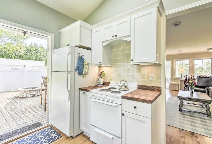 Ephraim Home W/ Yard Walk To Lake Michigan!