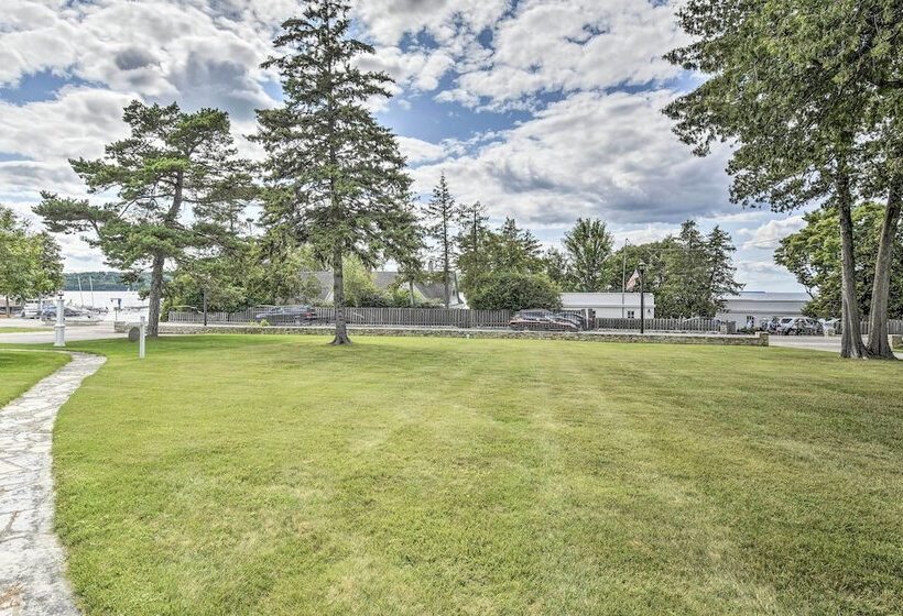 Ephraim Home W/ Yard Walk To Lake Michigan!