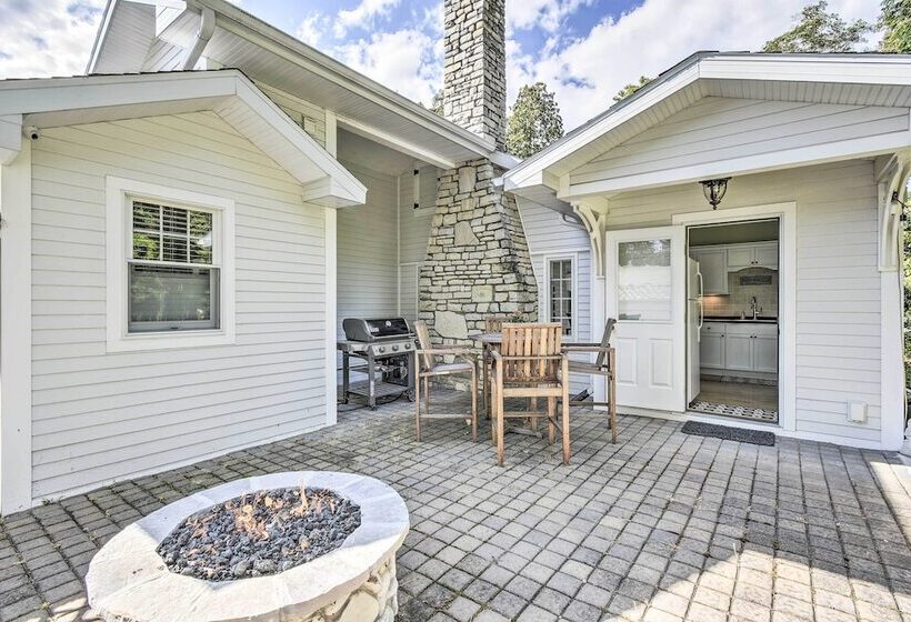 Ephraim Home W/ Yard Walk To Lake Michigan!