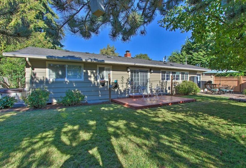 Eugene Retreat: Large Yard + Central Location