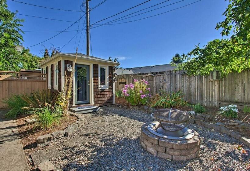 Eugene Retreat: Large Yard + Central Location