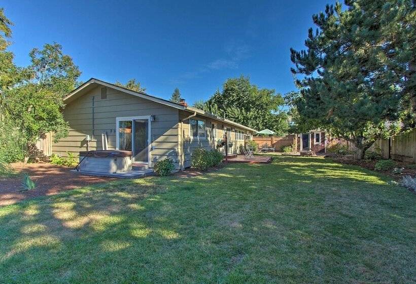 Eugene Retreat: Large Yard + Central Location
