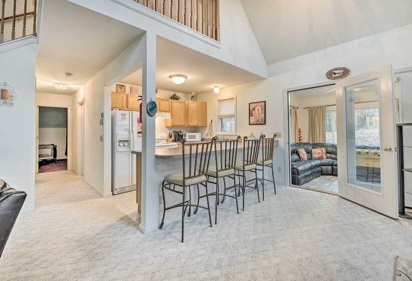 Lackawaxen Family Home W/ Lake Access!