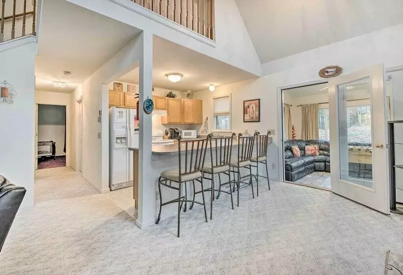 Lackawaxen Family Home W/ Lake Access!