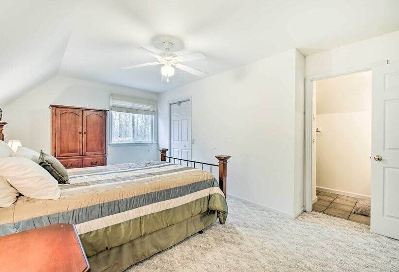 Lackawaxen Family Home W/ Lake Access!