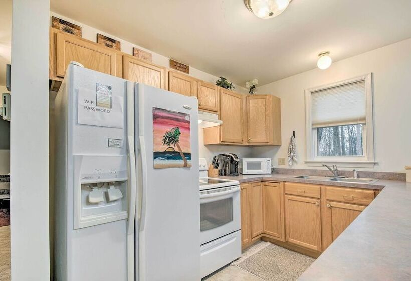 Lackawaxen Family Home W/ Lake Access!