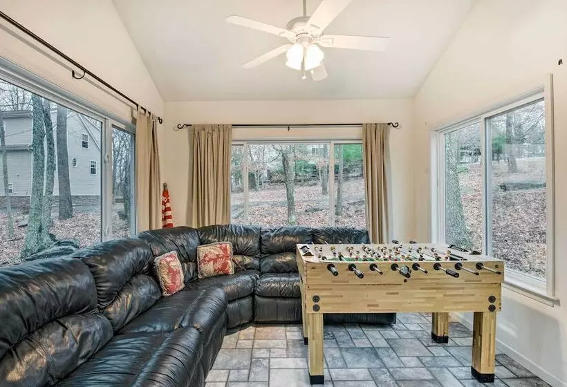 Lackawaxen Family Home W/ Lake Access!