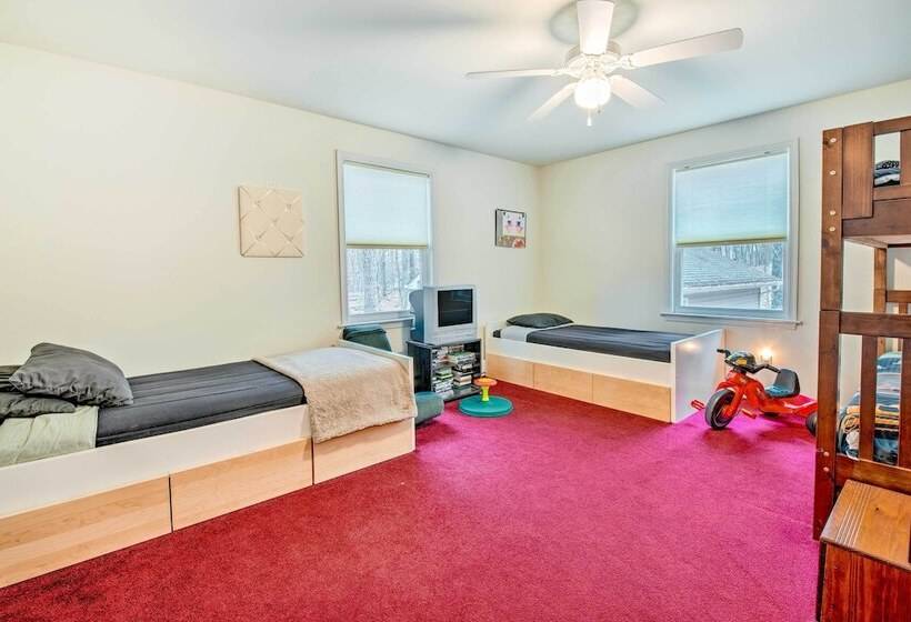 Lackawaxen Family Home W/ Lake Access!