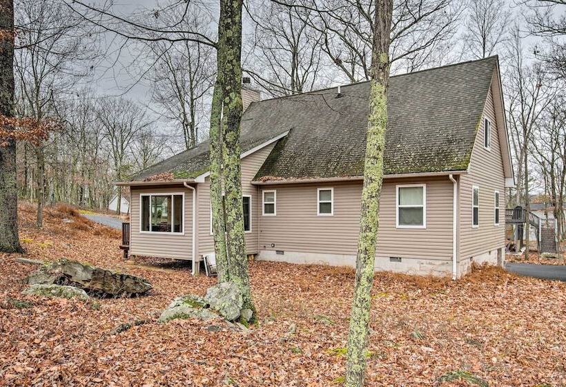 Lackawaxen Family Home W/ Lake Access!
