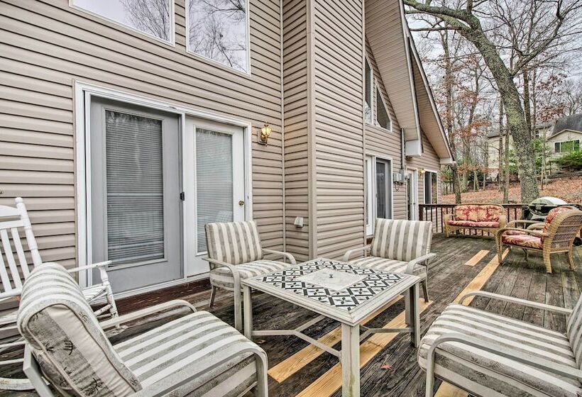 Lackawaxen Family Home W/ Lake Access!