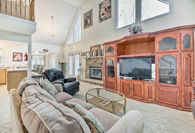 Lackawaxen Family Home W/ Lake Access!