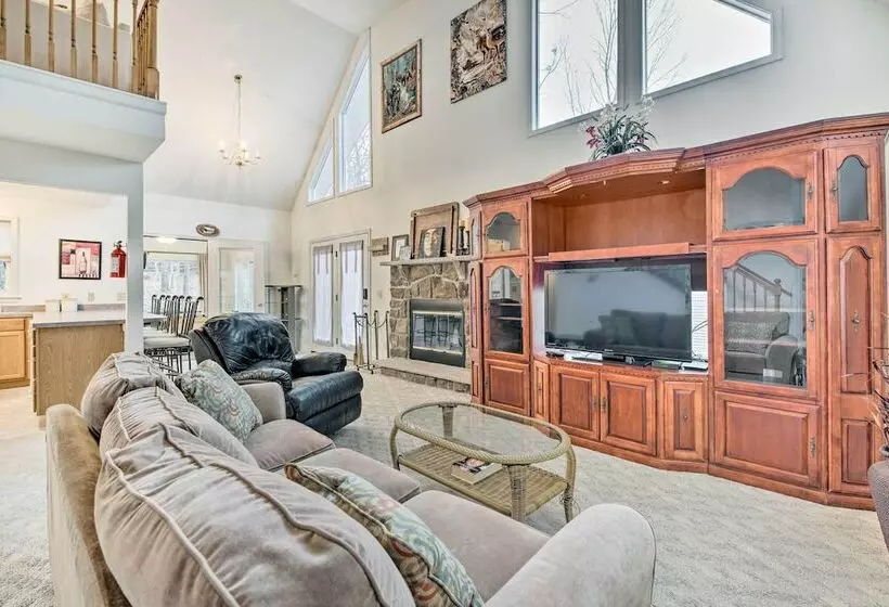 Lackawaxen Family Home W/ Lake Access!