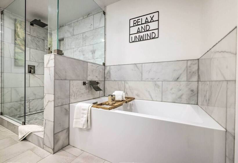 Fredericksburg Getaway W/ Covered Deck & Fire Pit!