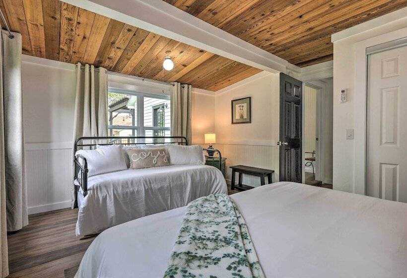 Fredericksburg Getaway W/ Covered Deck & Fire Pit!