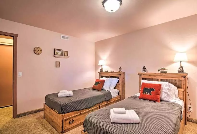 Gorgeous Alton Cabin W/ Deck + Mountain Views