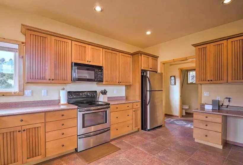 Gorgeous Alton Cabin W/ Deck + Mountain Views