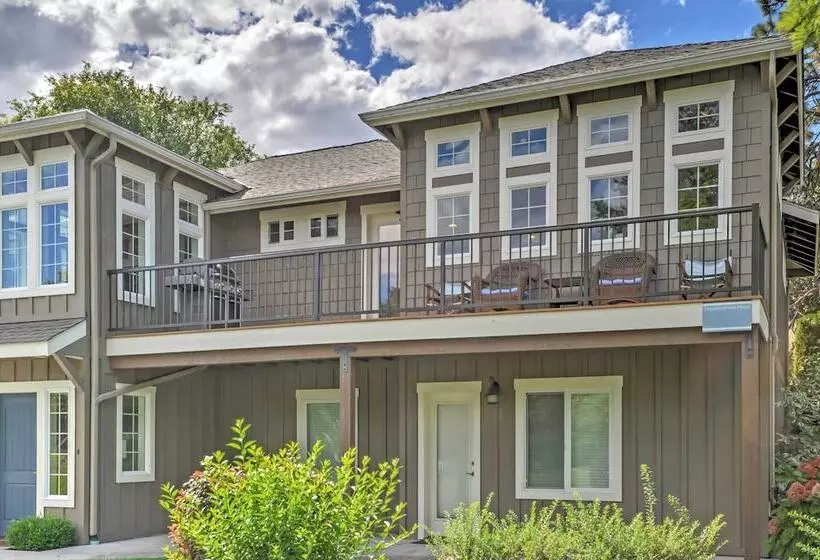 Gorgeous Wapato Point Lakehouse W/ Private Hot Tub