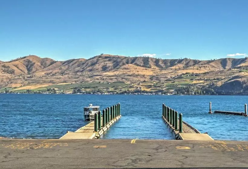 Gorgeous Wapato Point Lakehouse W/ Private Hot Tub