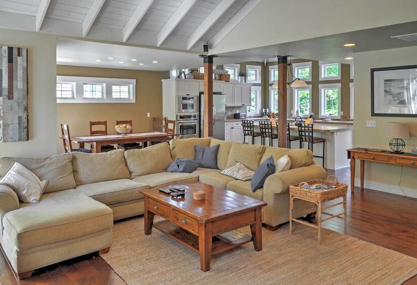 Gorgeous Wapato Point Lakehouse W/ Private Hot Tub