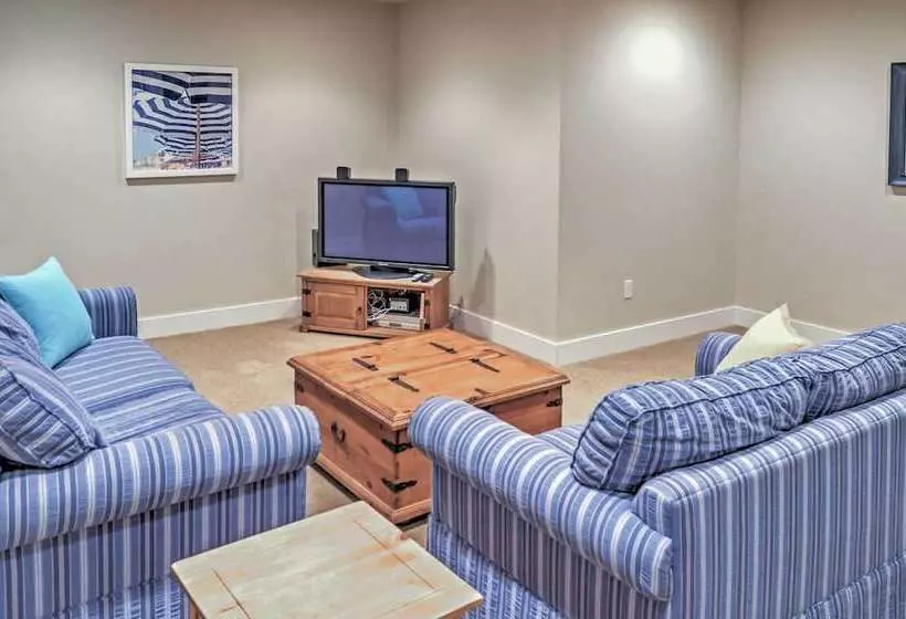 Gorgeous Wapato Point Lakehouse W/ Private Hot Tub