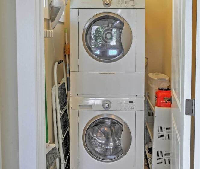 Gorgeous Wapato Point Lakehouse W/ Private Hot Tub