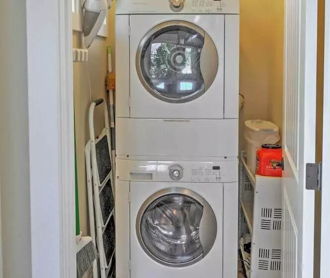 Gorgeous Wapato Point Lakehouse W/ Private Hot Tub