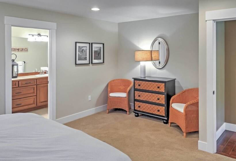 Gorgeous Wapato Point Lakehouse W/ Private Hot Tub