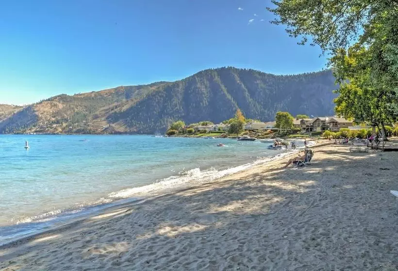 Gorgeous Wapato Point Lakehouse W/ Private Hot Tub