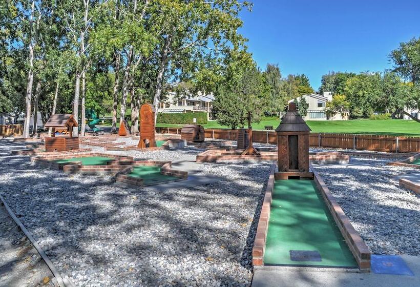 Gorgeous Wapato Point Lakehouse W/ Private Hot Tub