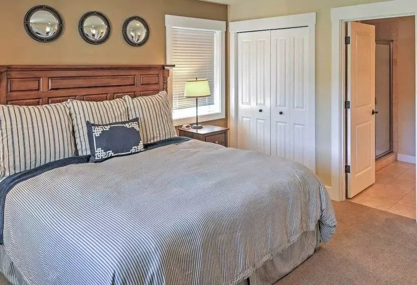 Gorgeous Wapato Point Lakehouse W/ Private Hot Tub