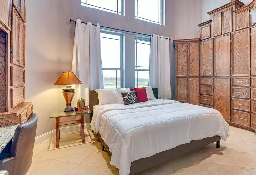 Grand Rosharon Estate On 10 Acres Of Farmland