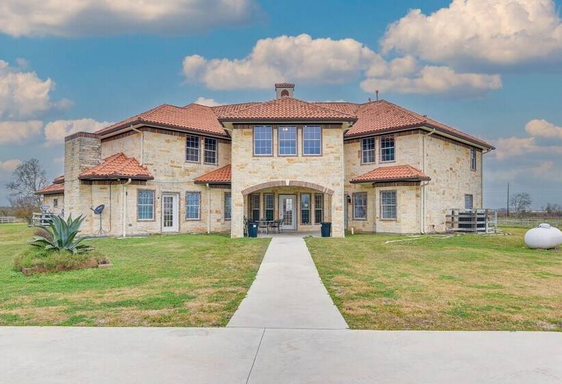 Grand Rosharon Estate On 10 Acres Of Farmland