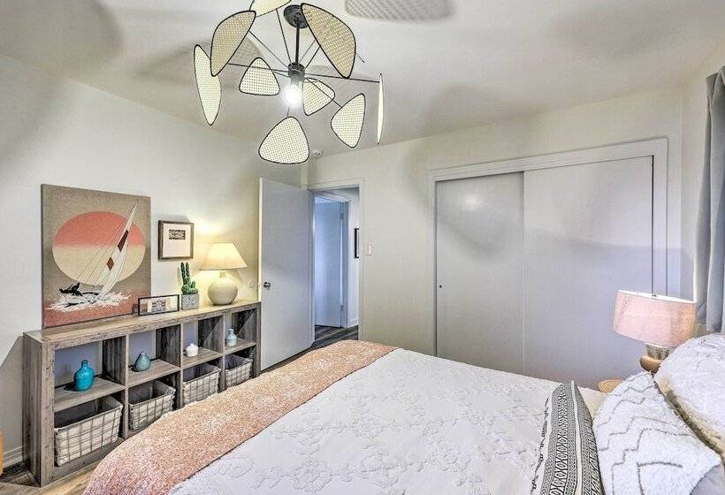 Waterfront Home W/ Dock > 3 Mi To Oaklawn Racing!