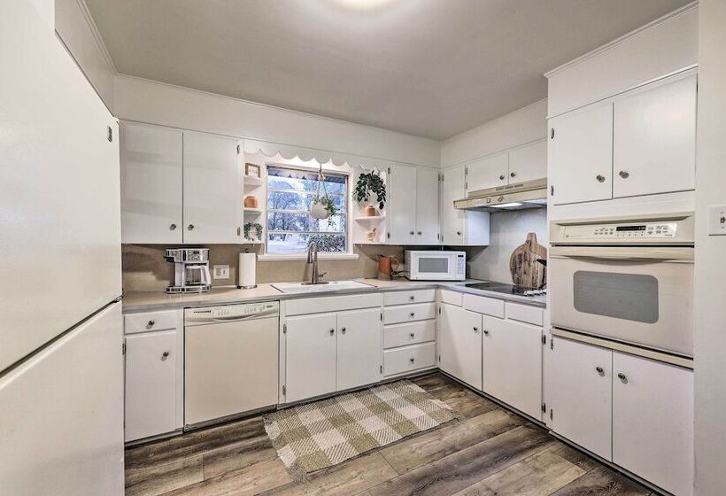 Waterfront Home W/ Dock > 3 Mi To Oaklawn Racing!