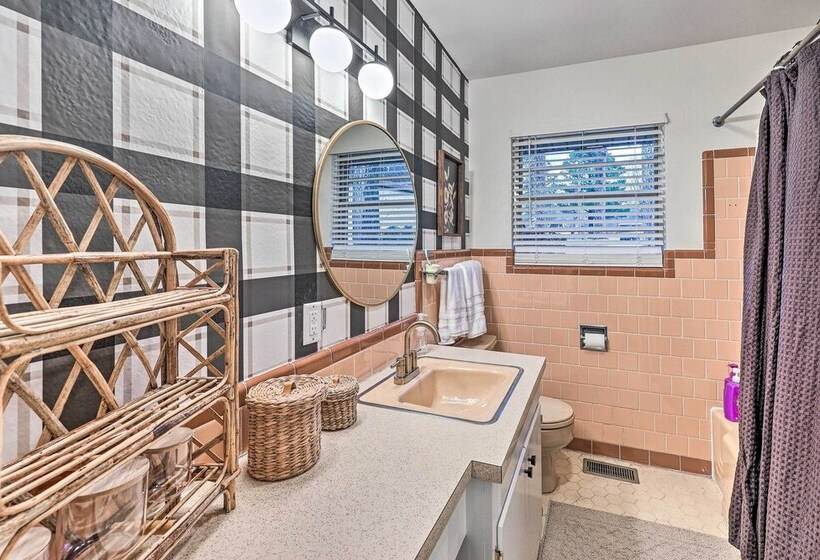 Waterfront Home W/ Dock > 3 Mi To Oaklawn Racing!