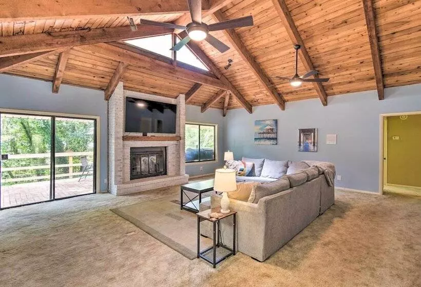 Jacksonville Home On 1 Acre ~ 6 Mi To Beach!