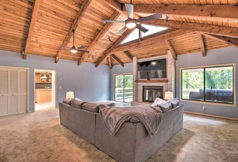 Jacksonville Home On 1 Acre ~ 6 Mi To Beach!