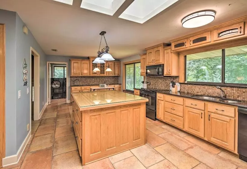 Jacksonville Home On 1 Acre ~ 6 Mi To Beach!