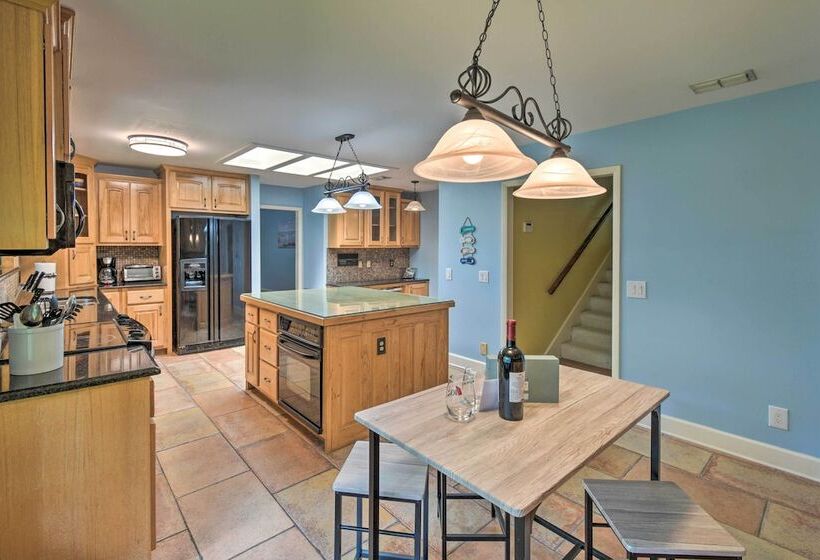 Jacksonville Home On 1 Acre ~ 6 Mi To Beach!