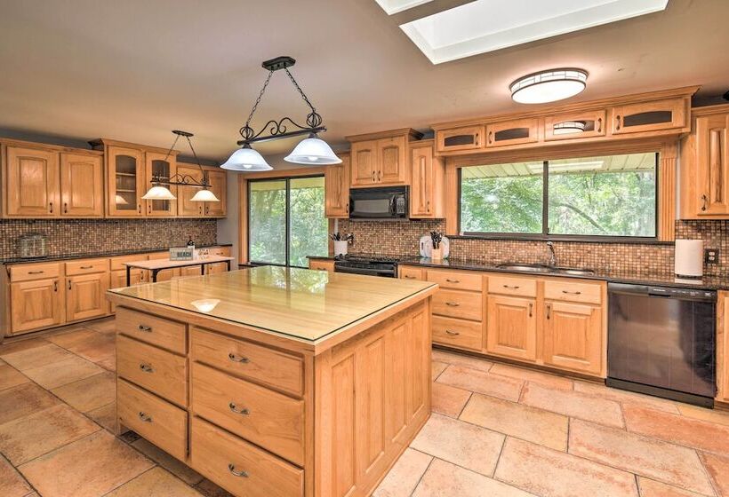 Jacksonville Home On 1 Acre ~ 6 Mi To Beach!