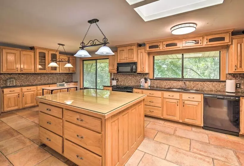 Jacksonville Home On 1 Acre ~ 6 Mi To Beach!