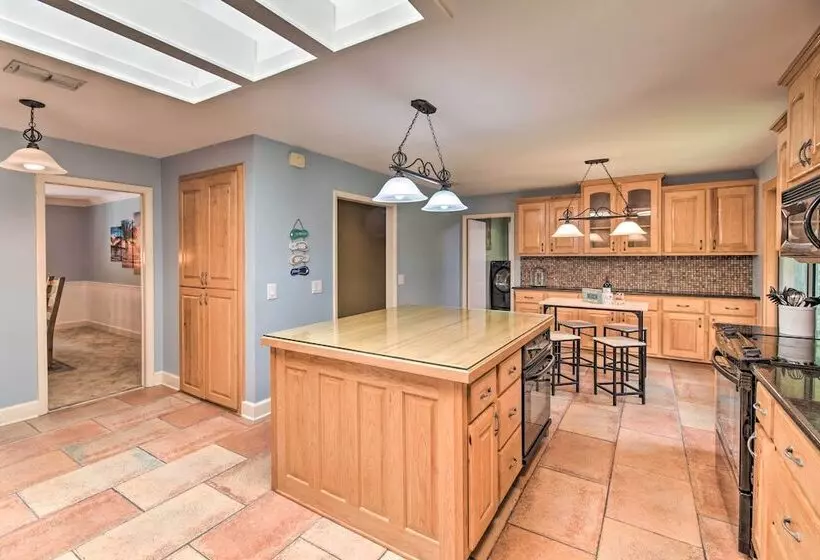 Jacksonville Home On 1 Acre ~ 6 Mi To Beach!